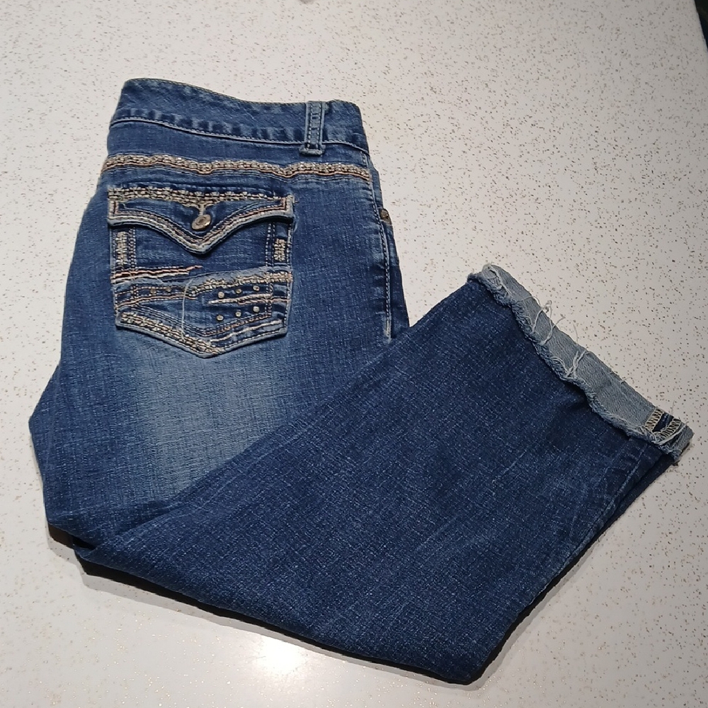 Maurices Blue Ankle Capri Jeans with Classic Design